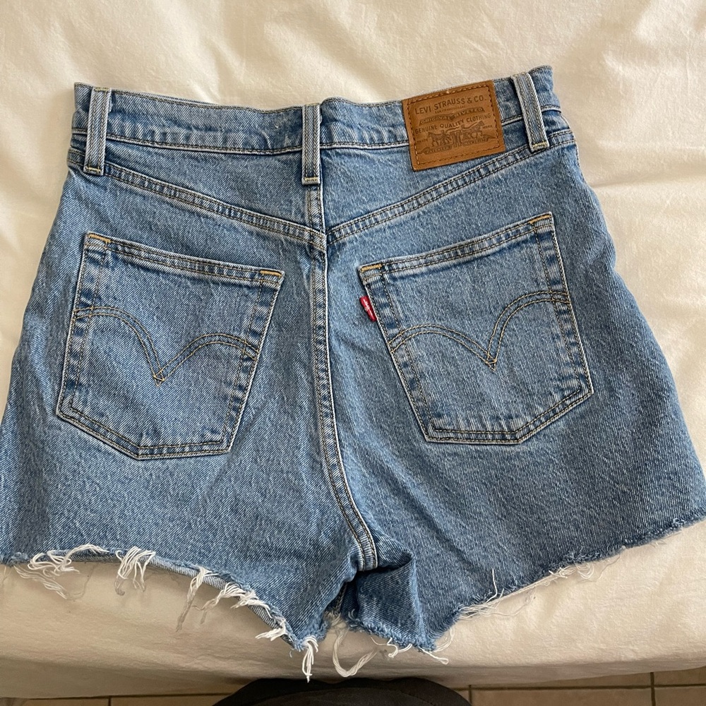 Levi’s Ribcage Shorts!